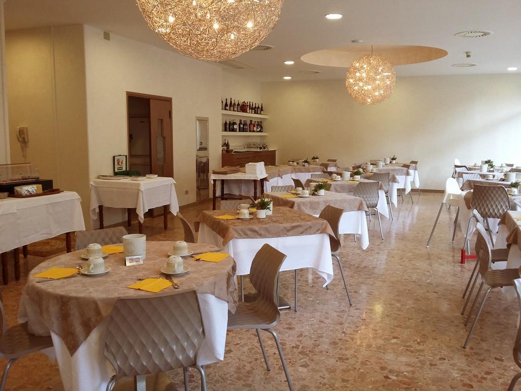 Hotel Condor Milano Marittima Exterior photo